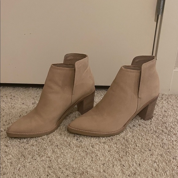 Dolce vita light tan ankle boots size 7.5